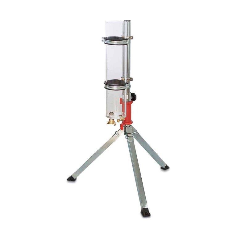 Messzylinder mit Dreibeinstativ